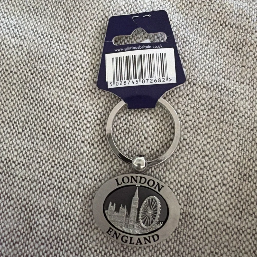 Vintage Keychain LONDON Key Ring Rotating Spinner Fob England UK TRAVEL SOUVENIR